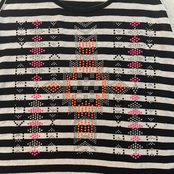 Rue21 black and white striped‎ top with pattern - Picture 2 of 4